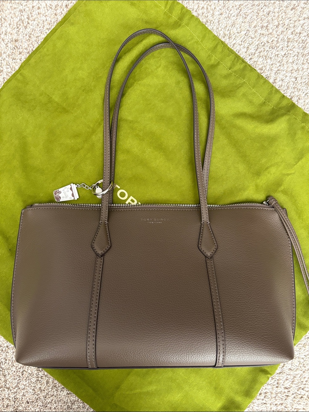 Tory Burch Perry Small tote - Picture 2 of 14